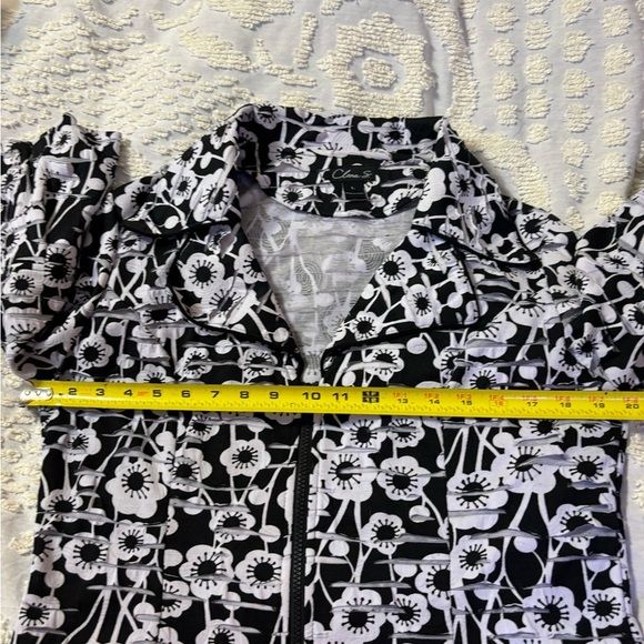 Women’s Zippered Jacket From Clara S. Size Large Black White Floral Print - Picture 5 of 7